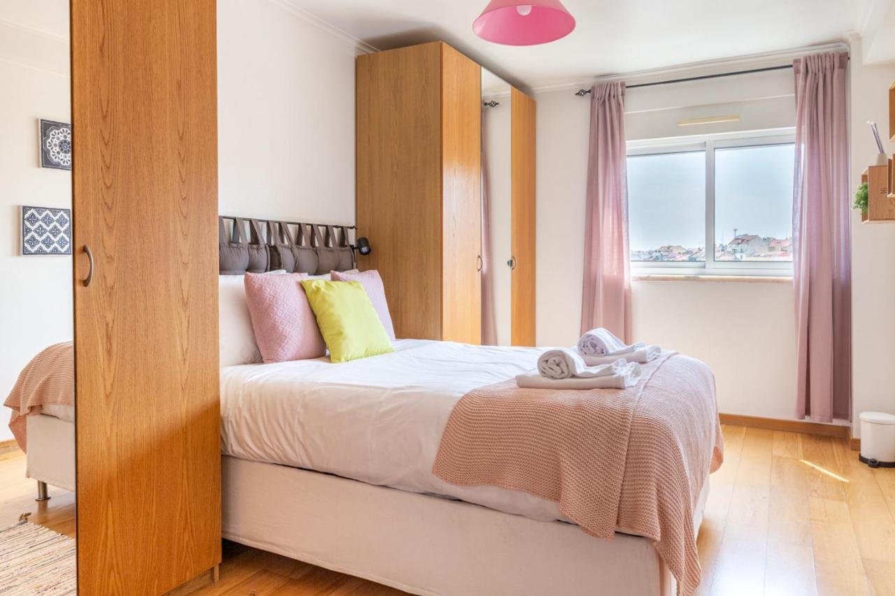 One Bedroom Apartment With Stunning River Views And Private Rooftop! Lisbon Bagian luar foto