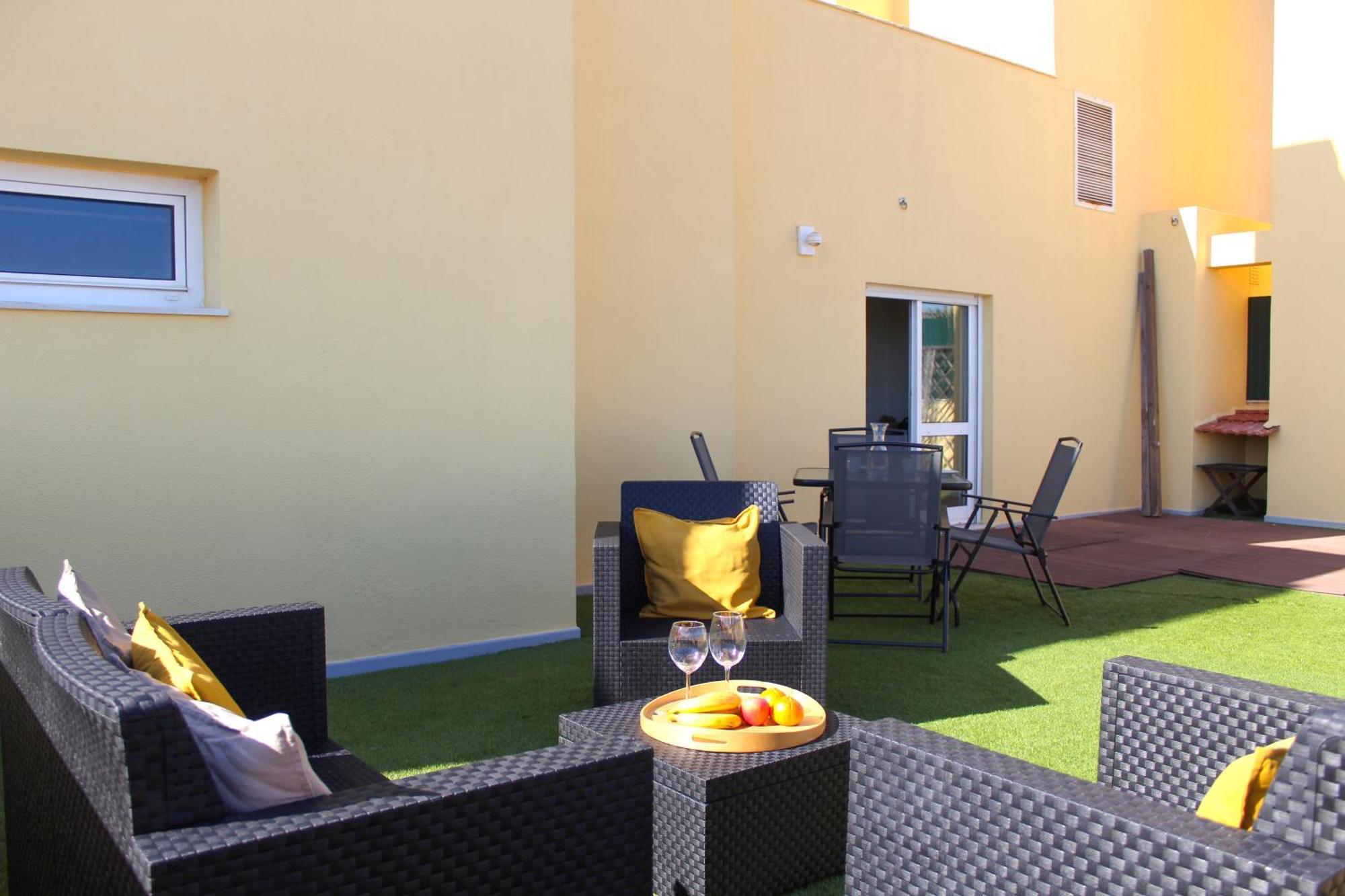One Bedroom Apartment With Stunning River Views And Private Rooftop! Lisbon Bagian luar foto